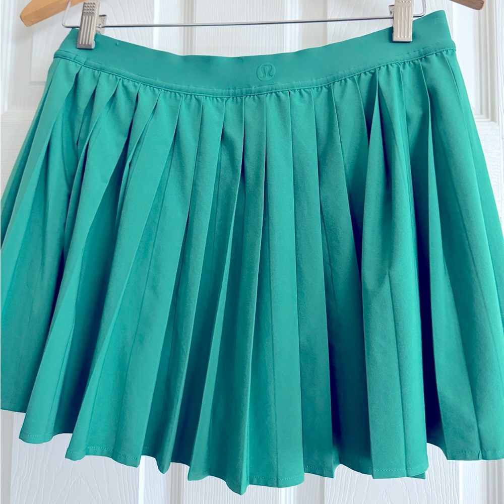 Lululemon green tennis skirt
